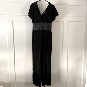 BEBE jumpsuit/ low V